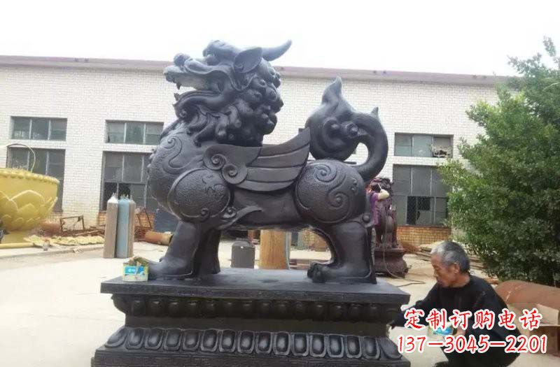 铸铜门口貔貅雕塑