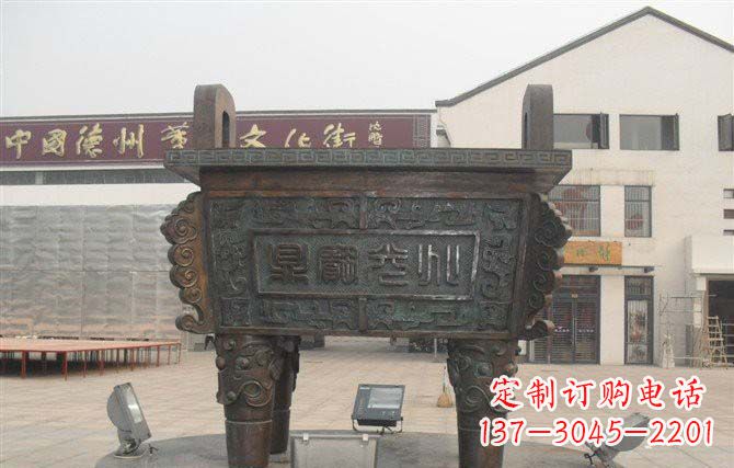 铸铜四足方鼎雕塑