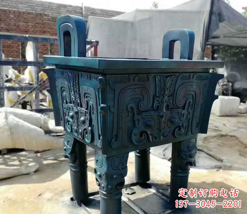 铸铜四足鼎雕塑