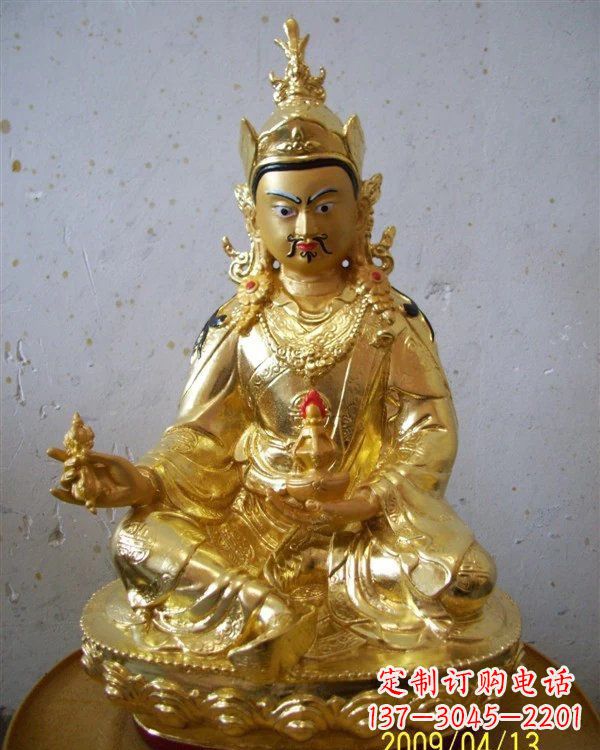 铸铜贴金藏佛莲花生大士雕塑