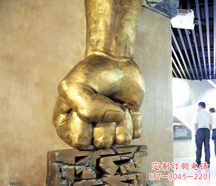 反腐廉政文化拳头雕塑