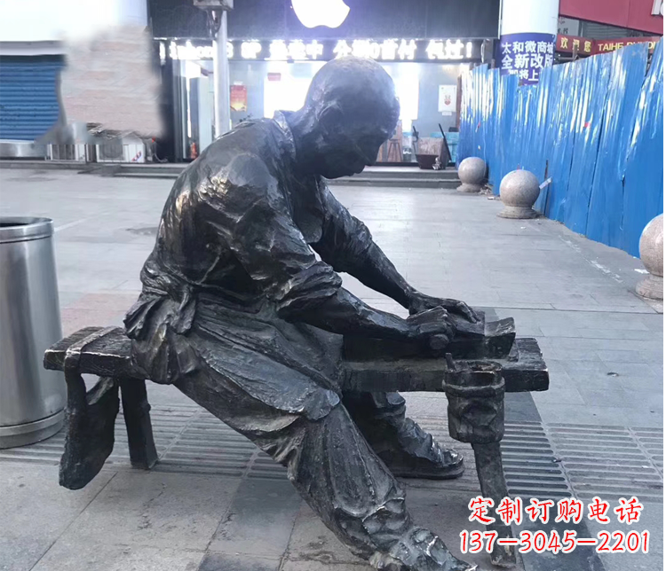 干活的木匠铜雕