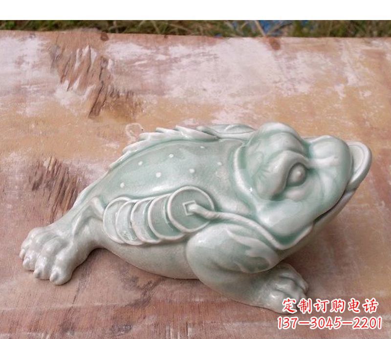 嘴里叼钱金蟾石雕